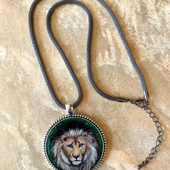 Beautiful Handpainted MUFASA LION face pendant large in 50mm round metal bezel. - Picture 4 of 6